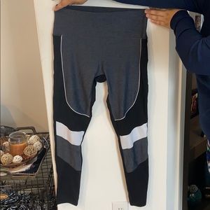 Victoria’s Secret full length leggings, large.